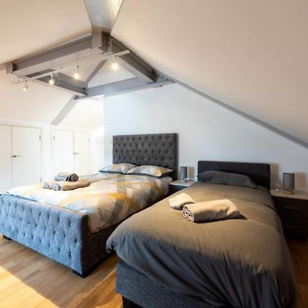 Bright And Big Apartment Uxbridge Exteriör bild