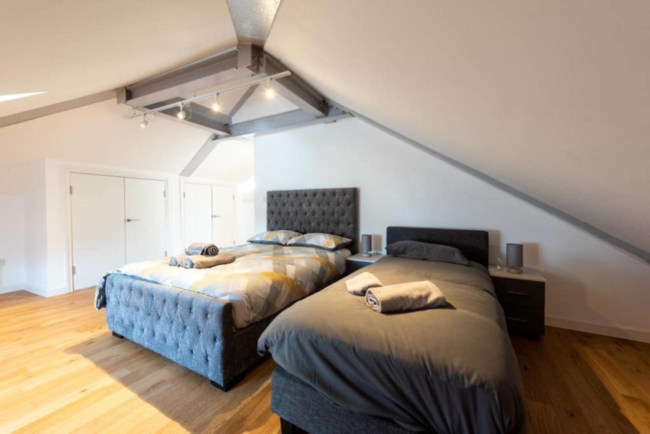 Bright And Big Apartment Uxbridge Exteriör bild