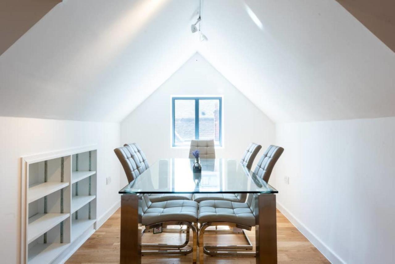 Bright And Big Apartment Uxbridge Exteriör bild